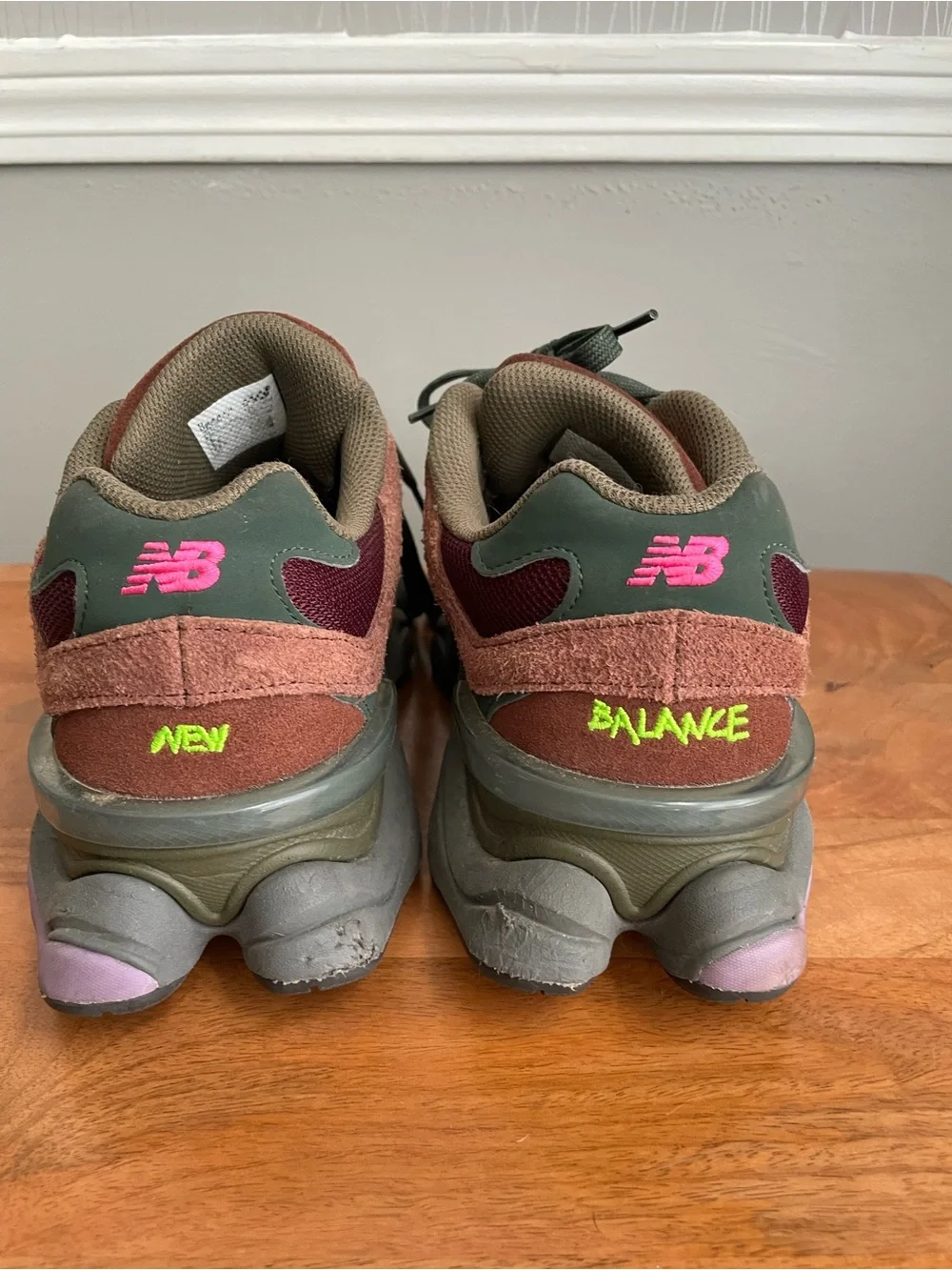New Balance 9060 Burgundy Pink Sneakers Men’s Size 9 Suede Mesh Chunky Dad Shoes
